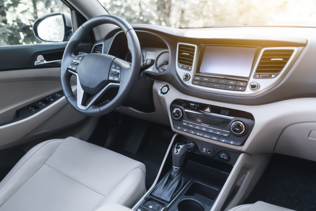 Im Auto Geruch entfernen