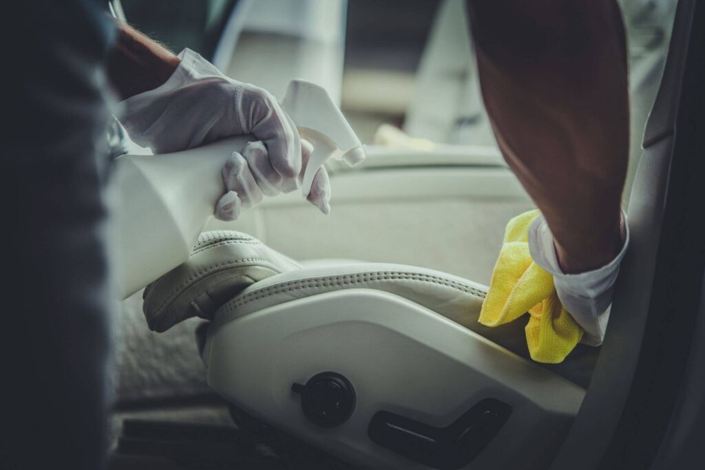 Ledersitze aufbereiten im Auto