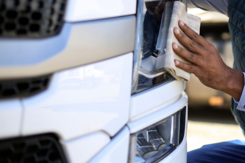 LKW-Aufbereitung: Das solltest Du über die Pflege von LKW wissen