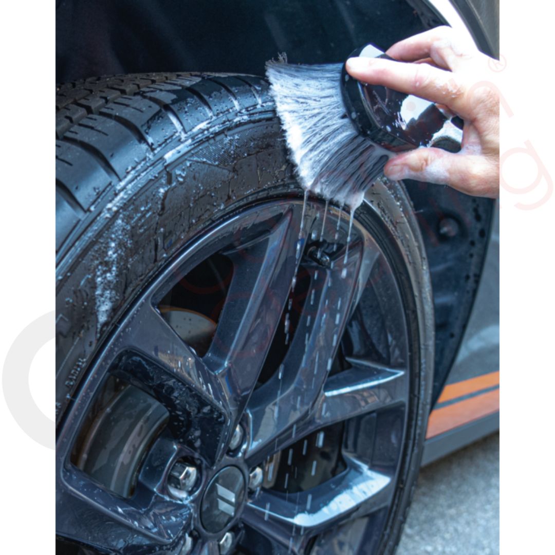All-Purpose Brush von Alphaline – Vielseitige Reinigungsbürste für Felgen und Radkästen