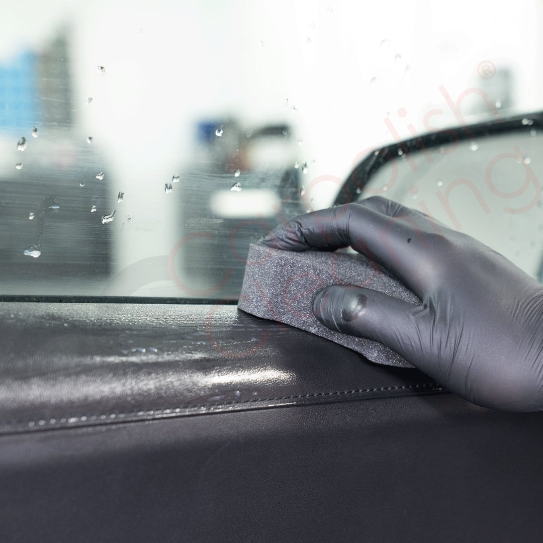 Sprühflasche THE FINISHER InsideCare 500 ml zur Pflege und zum Schutz von unlackierten Kunststoffteilen im Fahrzeuginnenraum, sorgt für seidenmattes Finish und UV-Schutz.