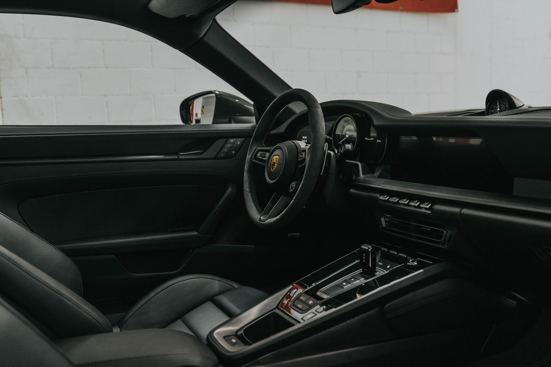 Leder und Alcantara richtig reinigen