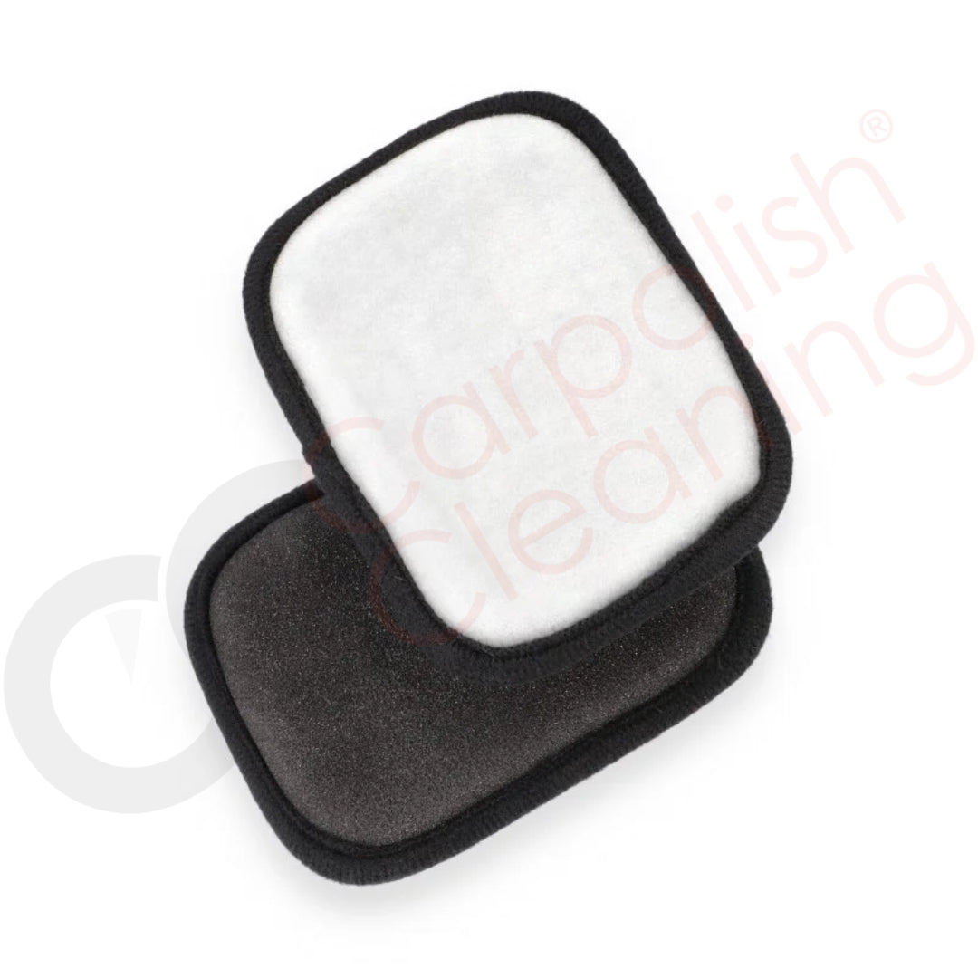 GYEON Q²M ScrubPad EVO – Hochwertiges, zweischichtiges Reinigungspad für den effizienten Einsatz bei der Fahrzeugpflege.